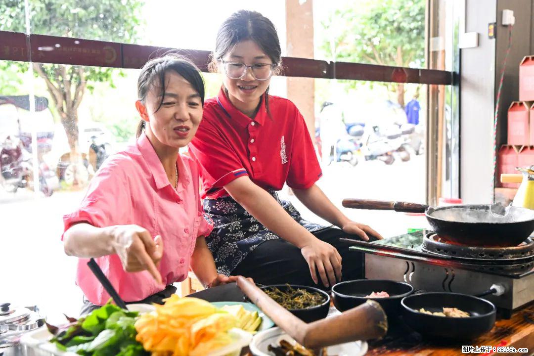 全网追的“扁担女孩”，找了一份暑假工，时薪12元 - 辽阳生活资讯 - 辽阳28生活网 liaoyang.28life.com